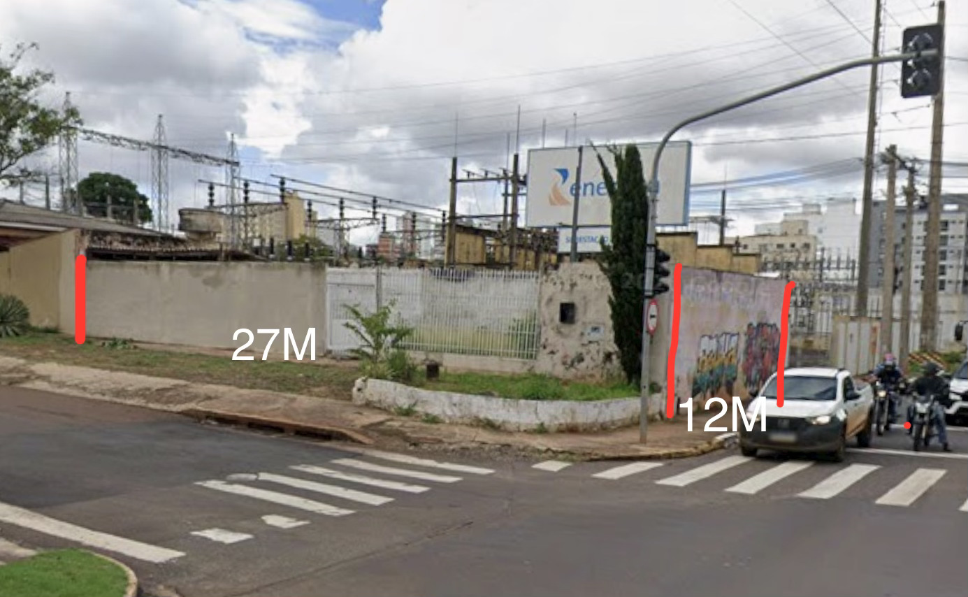 Esquina comercial na Av. Ernesto Geisel com Av. Mato Grosso, vista da rua